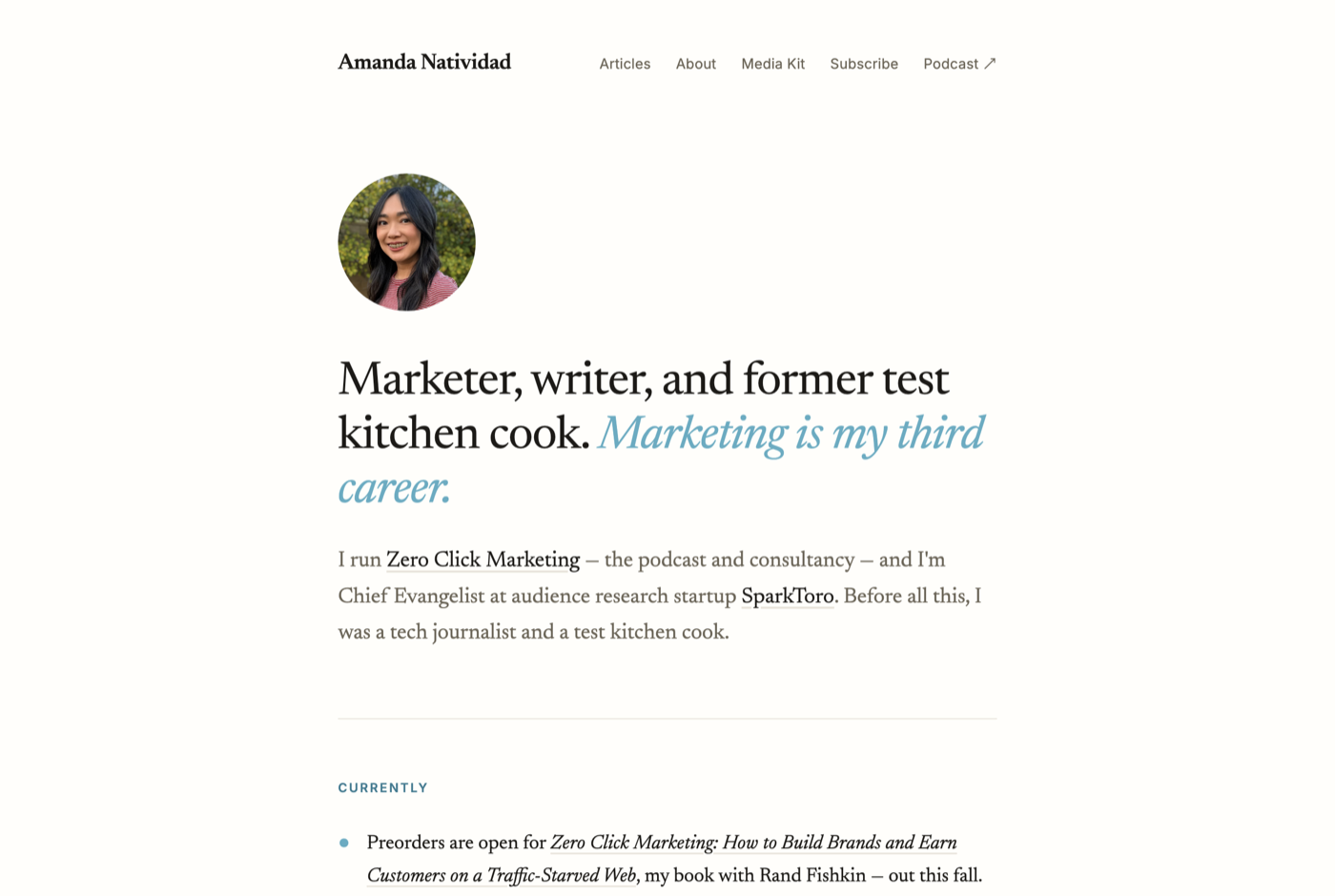 Amanda Natividad 的官网 amandanat.com 截图——SparkToro 营销副总裁 · 零点击内容——来源:amandanat.com