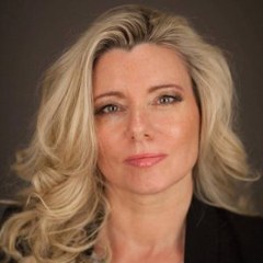 Dawn Anderson — GEO/AEO expert featured in GEOly Expert Watch